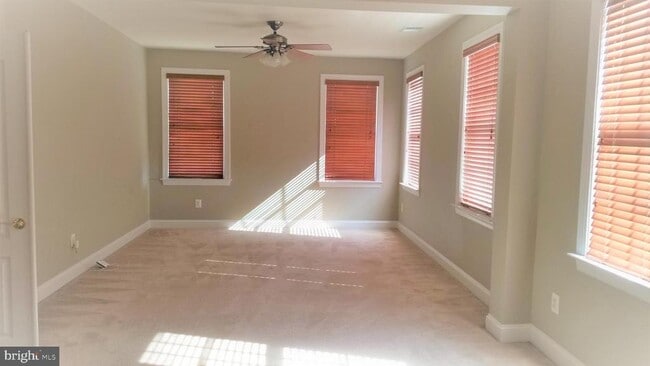 Building Photo - 43649 Riverpoint Dr