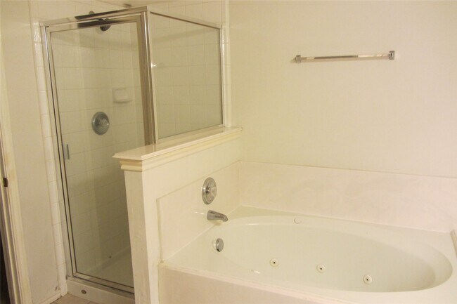 Building Photo - 20723 Fernwick Village Dr