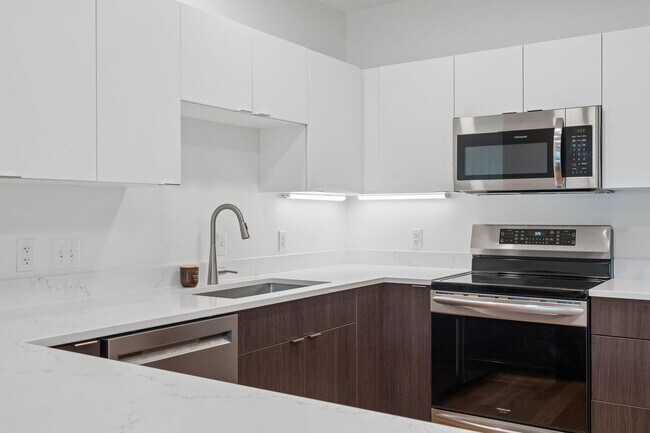 Building Photo - 2 Bedroom Condo at Treetops