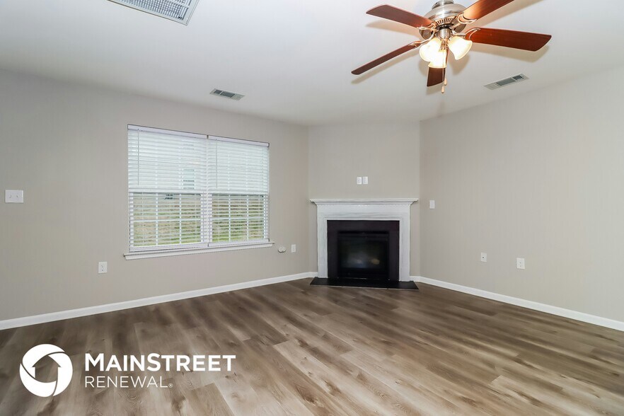 Building Photo - 2896 Village Center Dr