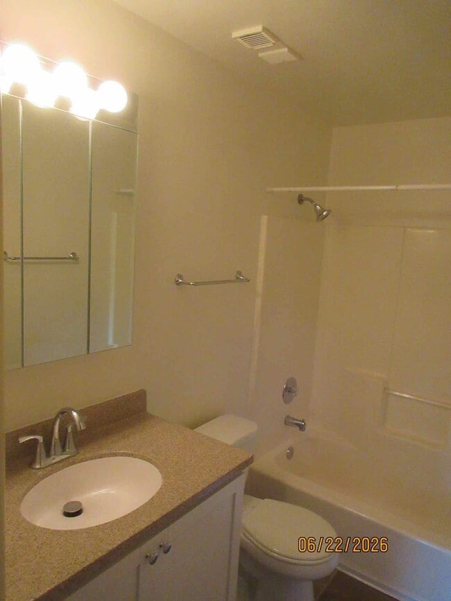 Building Photo - Upper 2 bedroom plus den in Germantown