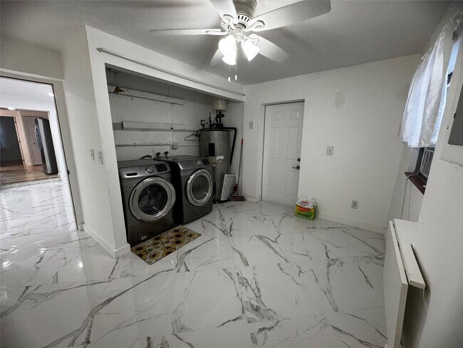 Building Photo - 4250 NW 9th Ct