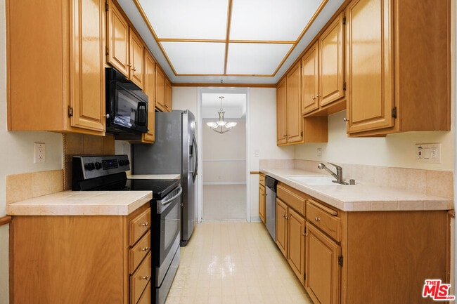 Building Photo - 2102 Century Park Ln