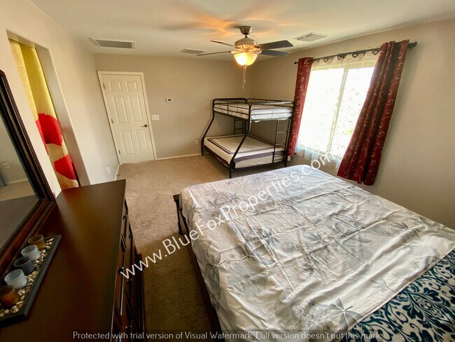 Building Photo - 9009 W Rolling Springs Dr