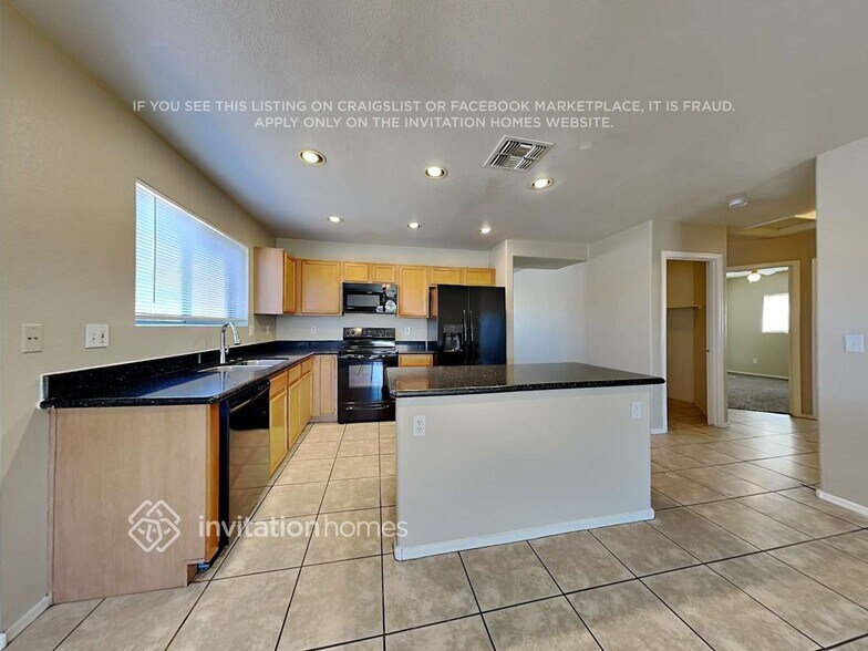 Building Photo - 2443 W Mobile Ln