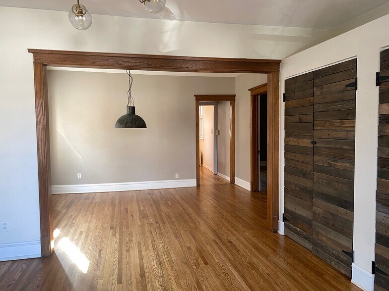 Building Photo - 3654 N Janssen Ave