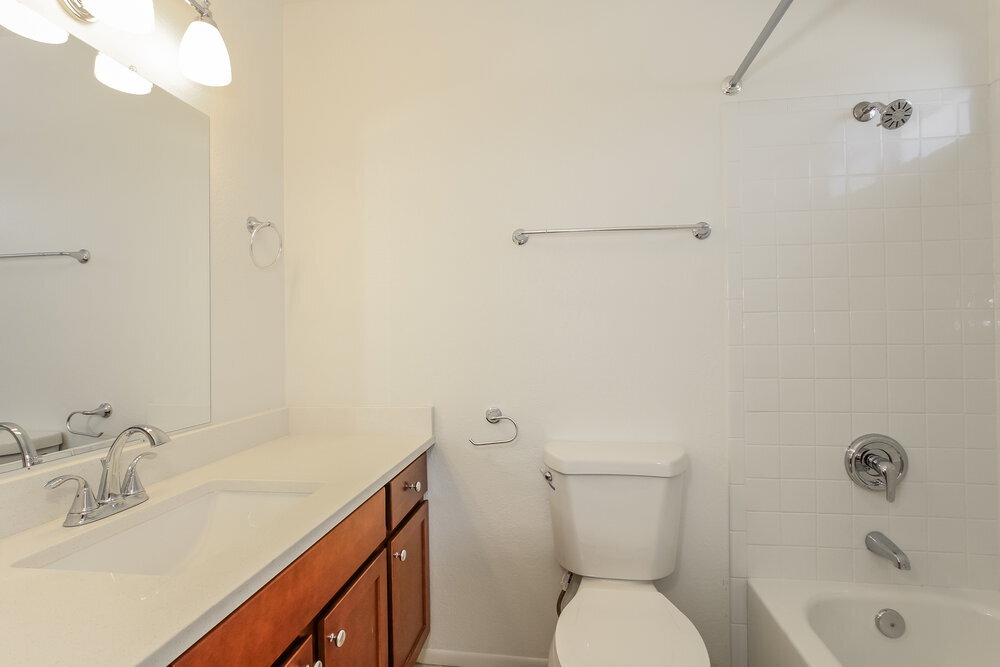 Building Photo - 560 E Morrow Dr