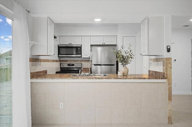 Building Photo - 817 Sirocco Dr