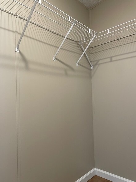 Building Photo - 4473 Welch Dr