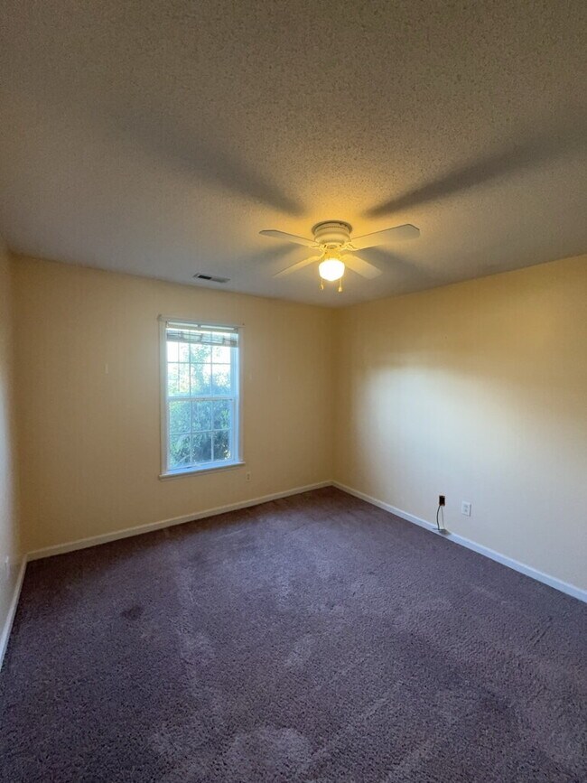 Building Photo - Wonderful 3 Bedroom Home-437 Boysenberry