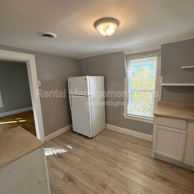 Building Photo - 4216 N Bryant Ave