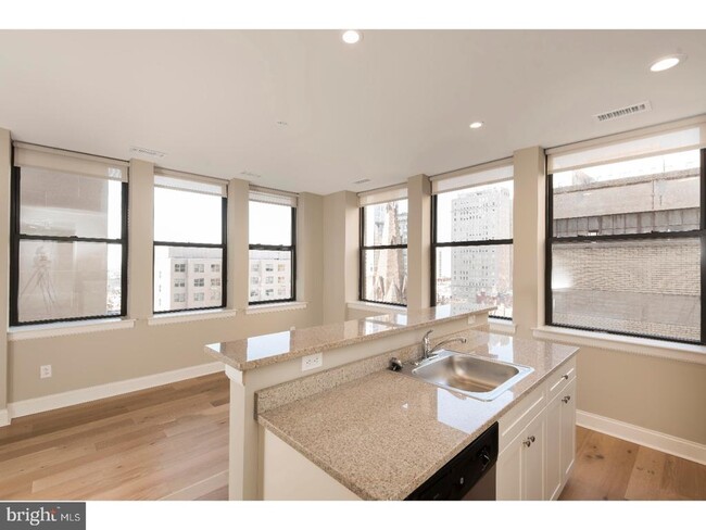 Building Photo - 220 S 16th St