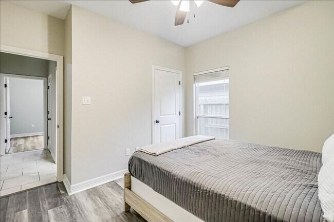 Building Photo - 2518 Date Palm Dr