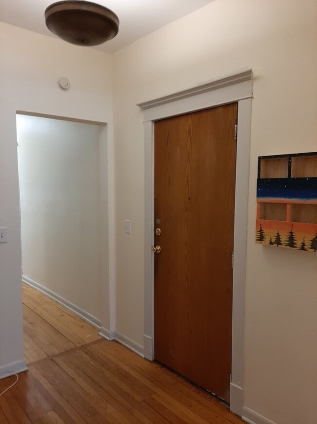 Building Photo - 5118 N Kenmore Ave