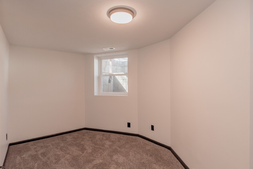 Building Photo - 2901 R St