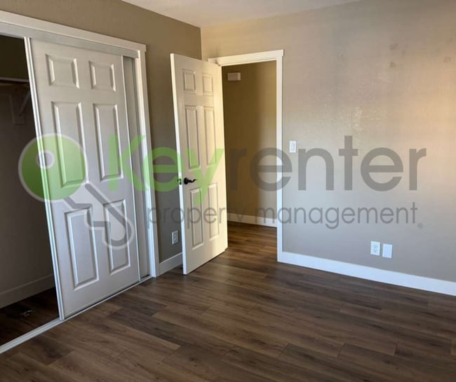 Building Photo - 4403 6th Ave