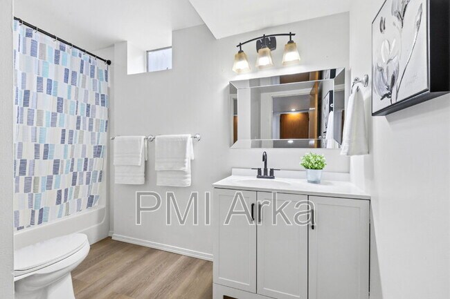 Building Photo - 7020 137th Ave NE