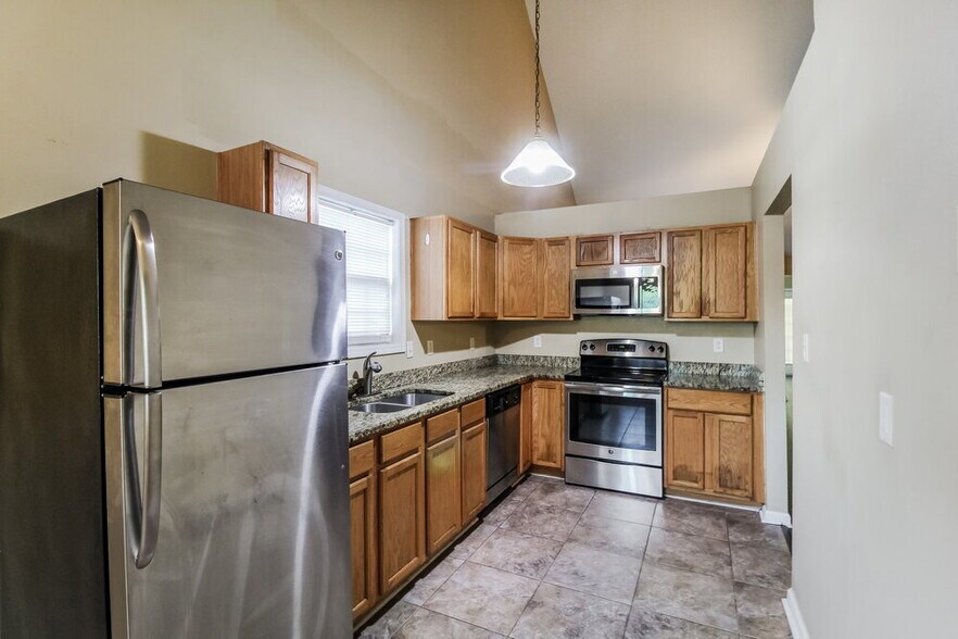 Building Photo - 6581 Lake Mill Trce