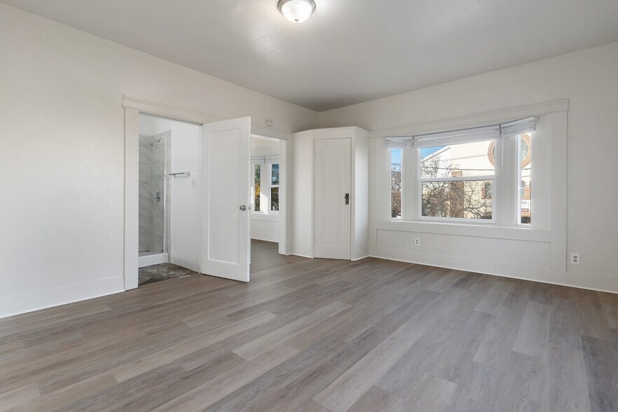 Building Photo - 537 33rd St