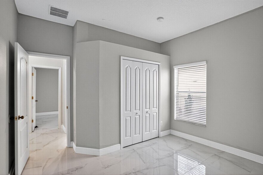 Building Photo - 10181 Marsh Pine Cir