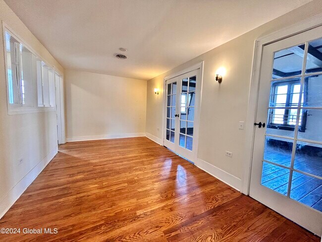 Building Photo - 290 2nd Ave