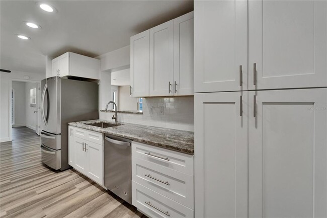 Building Photo - 2552 Bramblewood Dr W