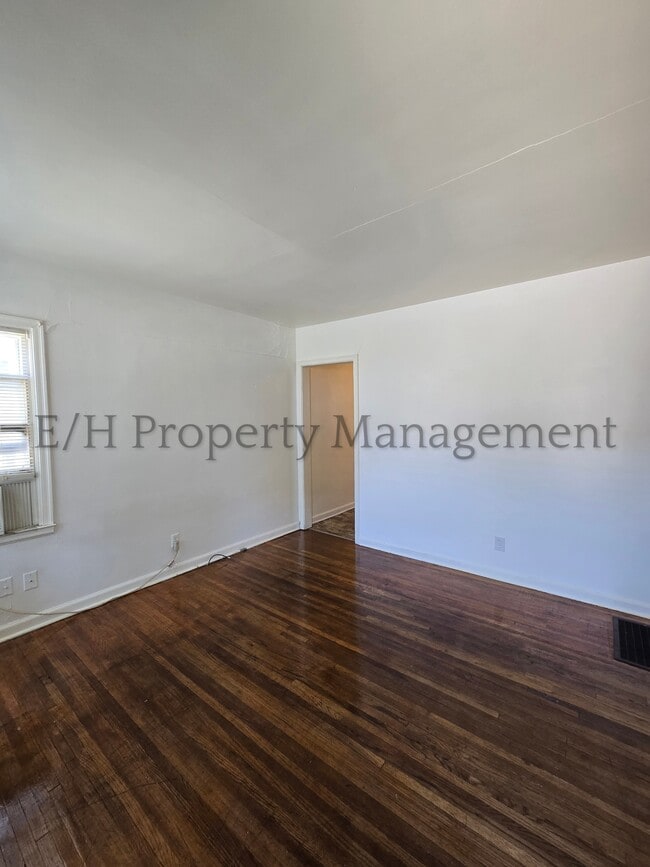 Building Photo - 530 S Glendale St