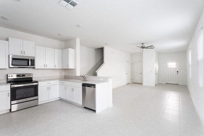 Building Photo - LEASING SPECIAL : 1 MONTH FREE!!!
