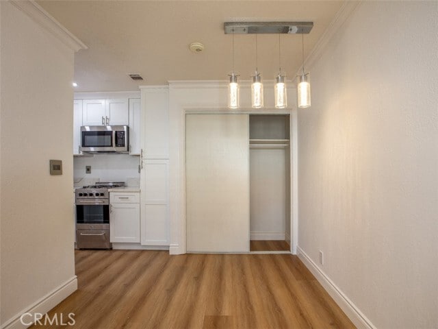 Building Photo - 4 Gavilan