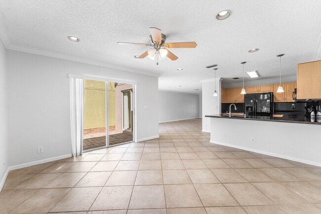 Building Photo - 3256 Commodore Ct