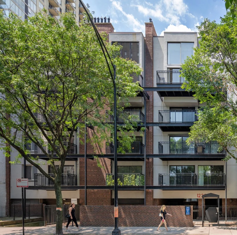 Building Photo - 1223 N La Salle Dr