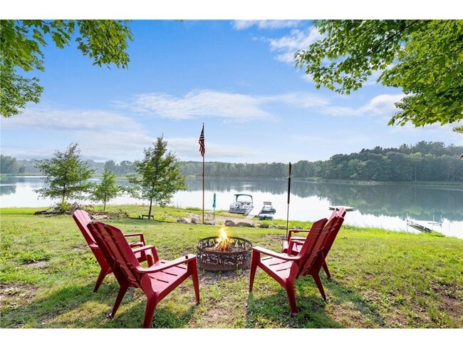 Building Photo - 2180 Island Dr