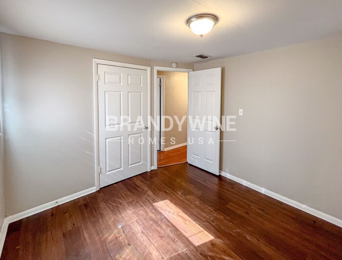 Building Photo - 3005 Dodge St