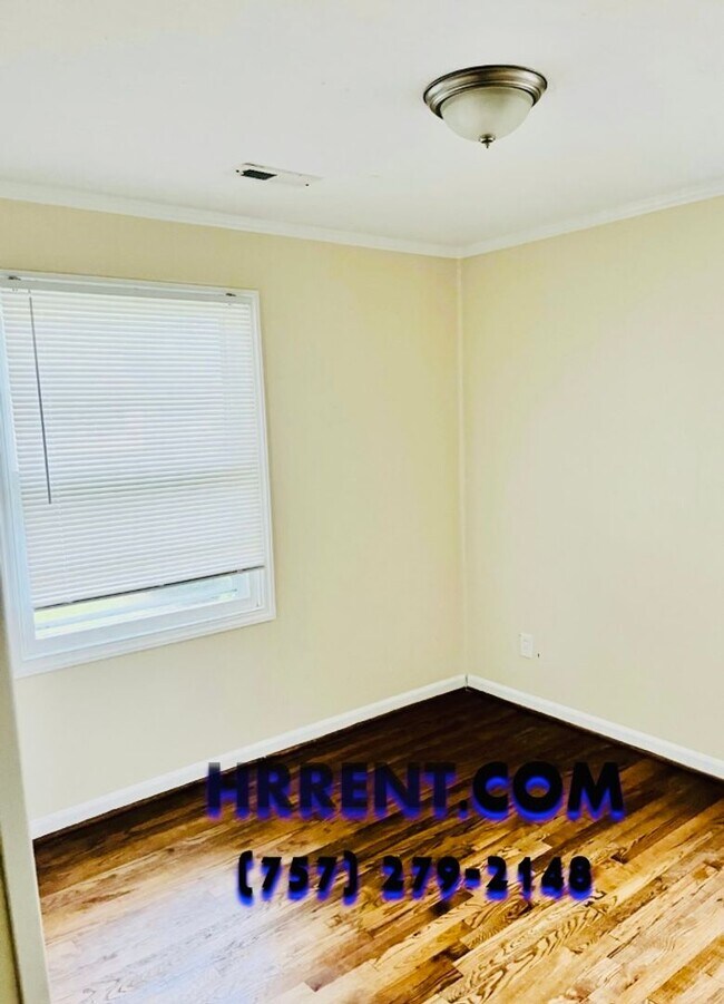 Building Photo - Coming Soon....Lovely 3 Bedroom 1 Bath Single Family Home located in the North King Street area o...