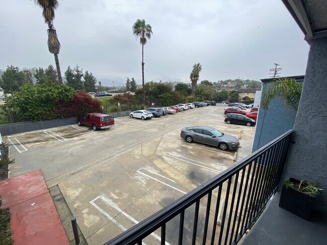 Building Photo - 3030 Valle Vista Dr