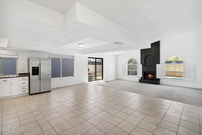 Building Photo - 2150 S Las Palmas