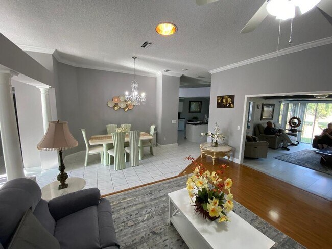Building Photo - Spectacular ANNUAL LEASE, Fully Furnished ...