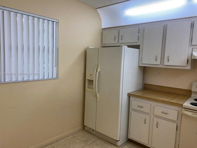 Building Photo - 1810 SW 81st Ave