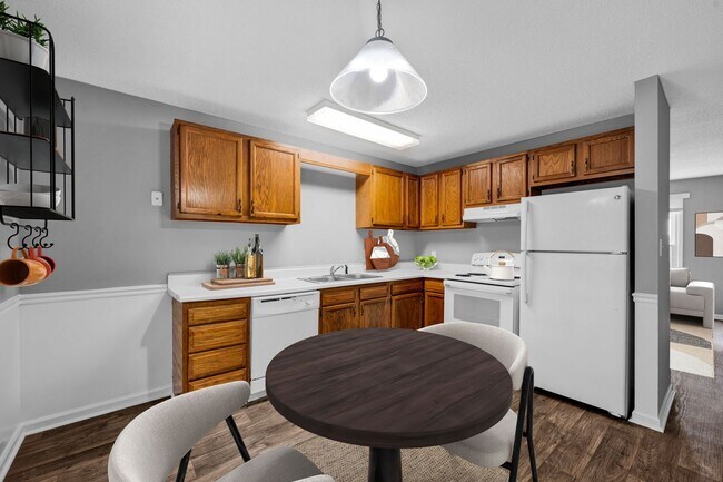 Building Photo - 2660 White Oak Ln