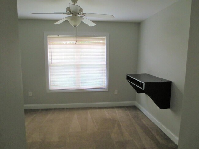 Building Photo - 102 Cypress Cir