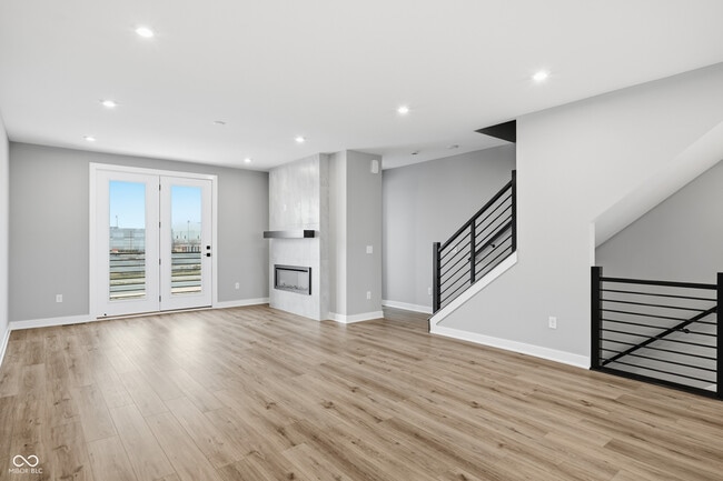 Building Photo - 420 Elite St