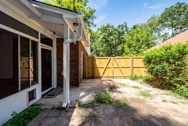 Building Photo - 3 Bedroom 2 Bath Home in Kings Grant - Sum...
