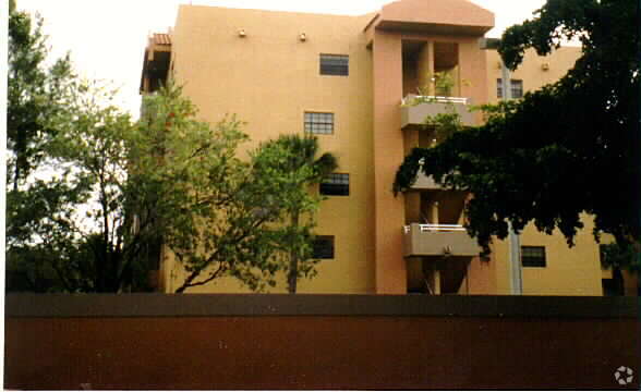 Building Photo - Celebrity Point Condos