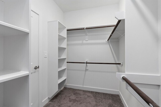 Building Photo - 906 Golden Willow Ln