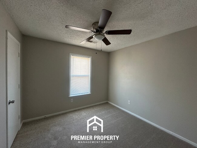 Building Photo - 6235 Shade Tree Dr