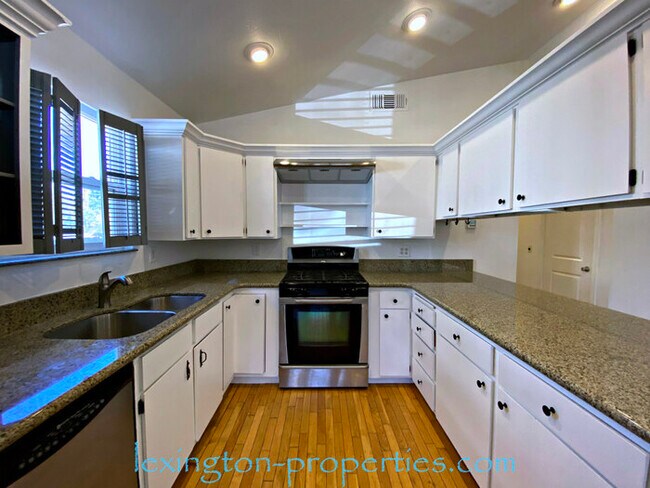 Building Photo - Fantastic, 3Bd/2Ba, Home in the Heart of Rocklin! Off Pacific St., Near Johnson-Springview Park!