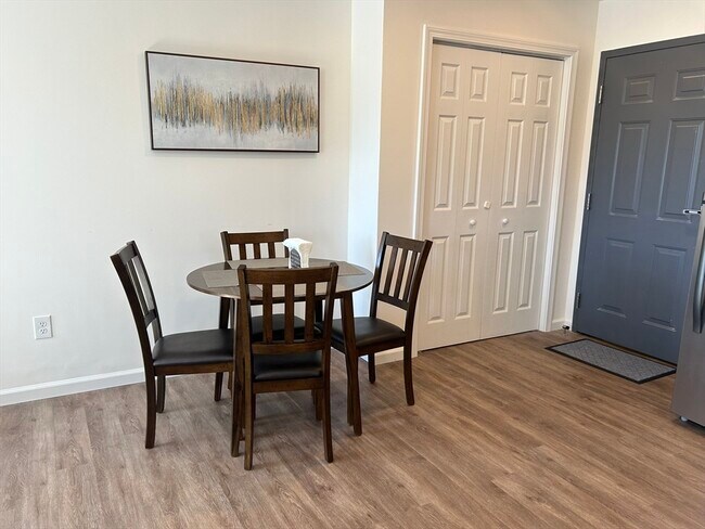 Building Photo - 64 Salem St