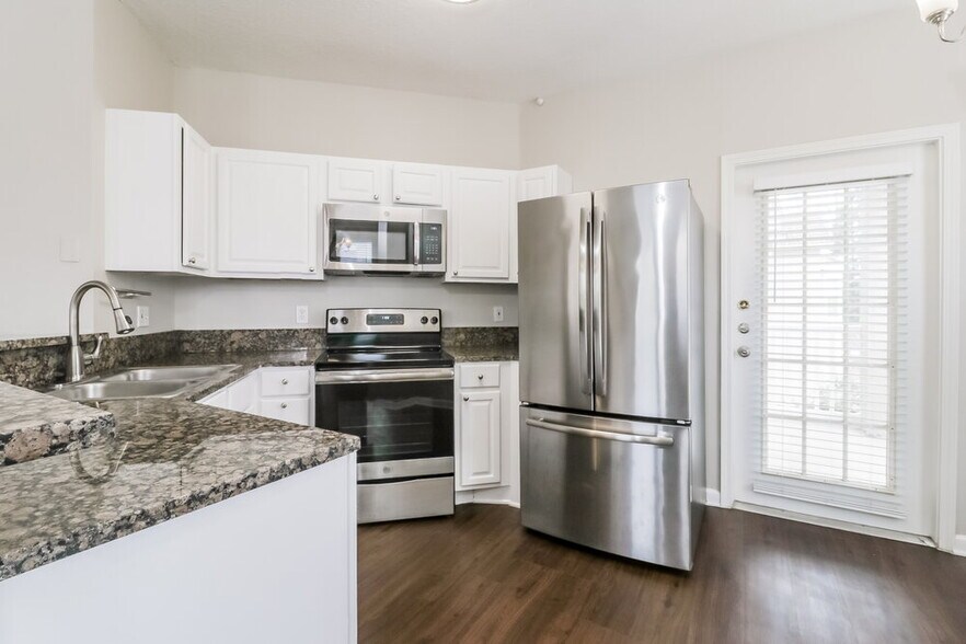 Building Photo - 17980 Villa Creek Dr