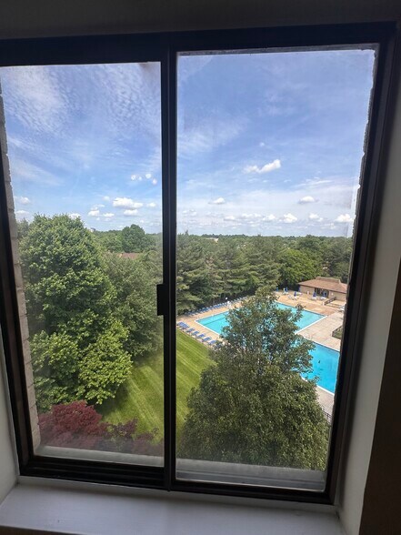 Building Photo - 6001 Arlington Blvd