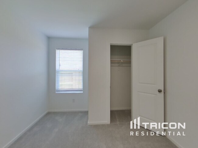 Building Photo - 3065 Dawn Sound Dr